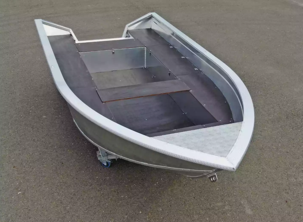 Алюминиевая лодка  Неман-420 в Евпатории