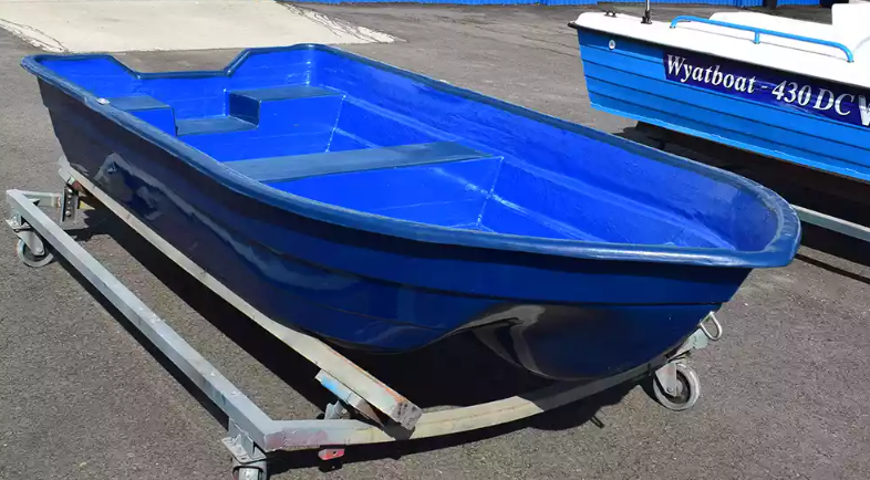 Стеклопластиковая лодка Neman-340 (тримаран) в Евпатории