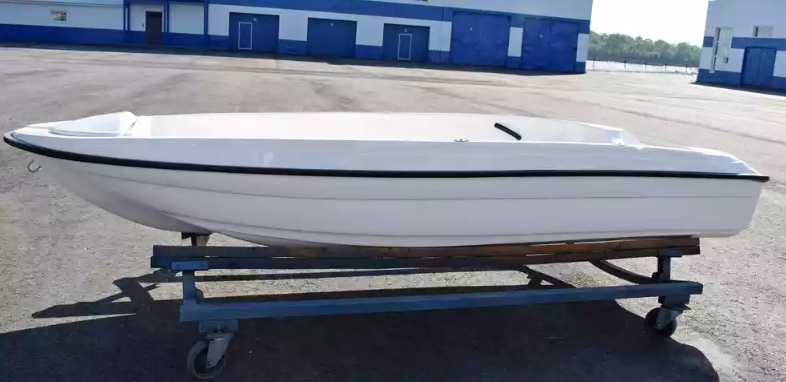 Стеклопластиковая лодка Пингвин (тримаран) в Евпатории