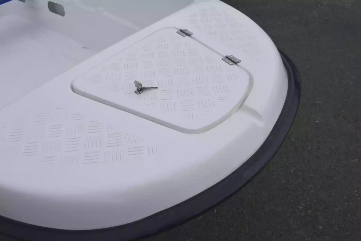 Стеклопластиковая лодка Пингвин New (тримаран) в Евпатории