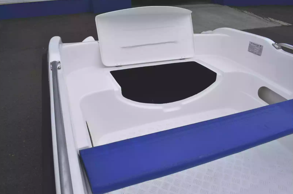 Стеклопластиковая лодка Пингвин New (тримаран) в Евпатории