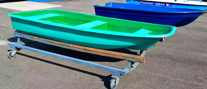 Стеклопластиковая лодка Старт (тримаран) в Евпатории