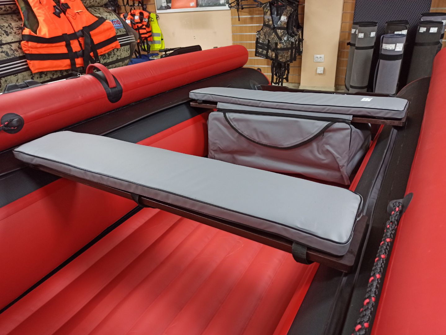 КОМПЛЕКТ МЯГКИХ НАКЛАДОК С СУМКОЙ ДЛЯ ЛОДОК 110Х20 СЕРЫЙ в Евпатории