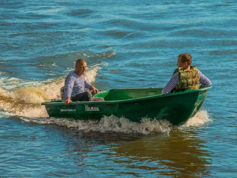 Стеклопластиковая лодка Neman-340 (тримаран) в Евпатории