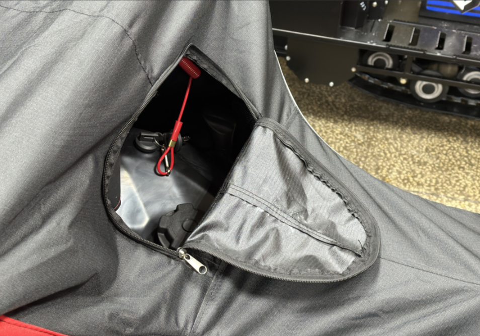 Чехол транспорт. снегохода IKUDZO HUNTER черно-красный Оксфорд ПРЕМИУМ качества с лого IKUDZO в Евпатории