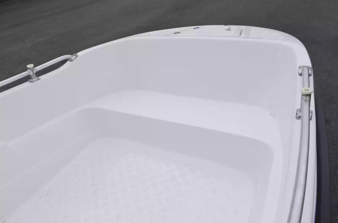 Стеклопластиковая лодка Пингвин New (тримаран) в Евпатории