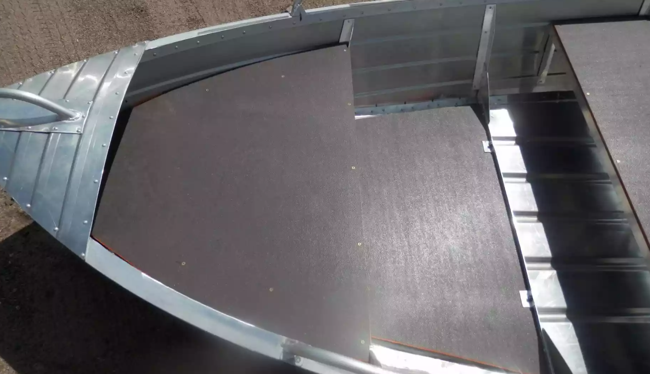 Алюминиевая лодка Вятка-Профи 32 в Евпатории