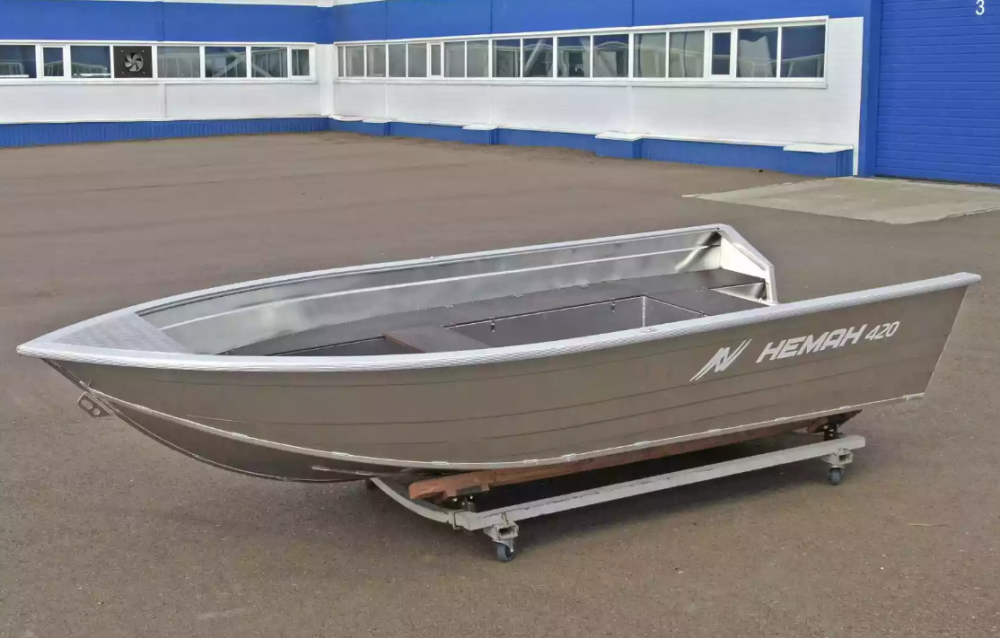 Алюминиевая лодка  Неман-420 в Евпатории