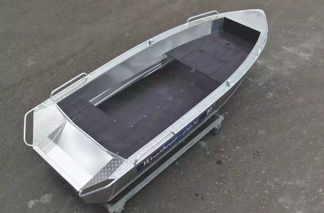 Алюминиевая лодка  Wyatboat-430М FISH в Евпатории