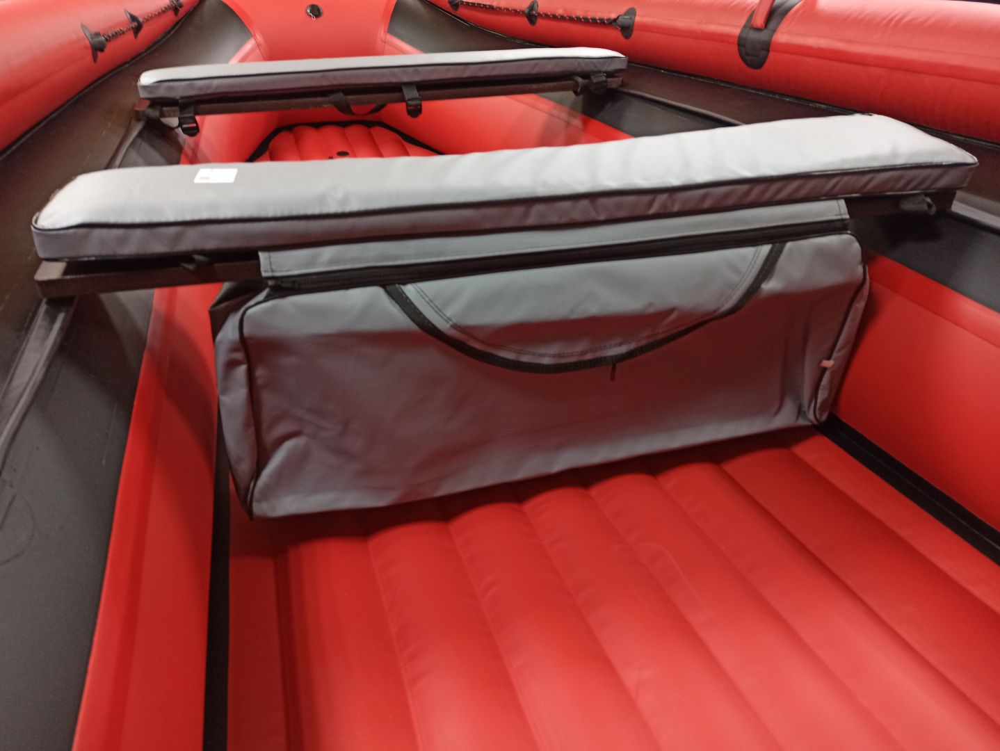 КОМПЛЕКТ МЯГКИХ НАКЛАДОК С СУМКОЙ ДЛЯ ЛОДОК 110Х20 СЕРЫЙ в Евпатории