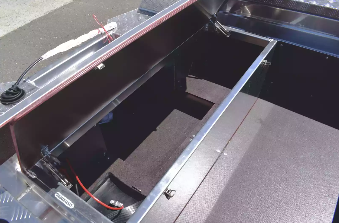 Алюминиевая лодка Wyatboat-390 DCM в Евпатории