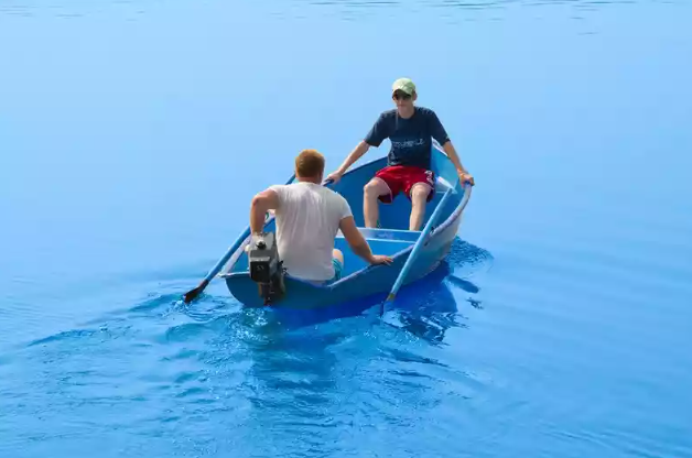 Стеклопластиковая лодка Омуль в Евпатории