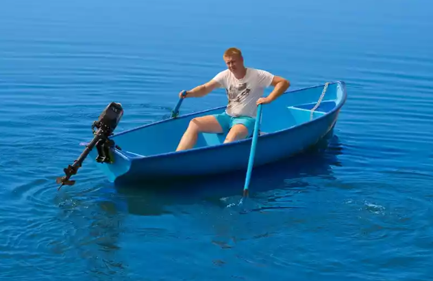 Стеклопластиковая лодка Омуль в Евпатории