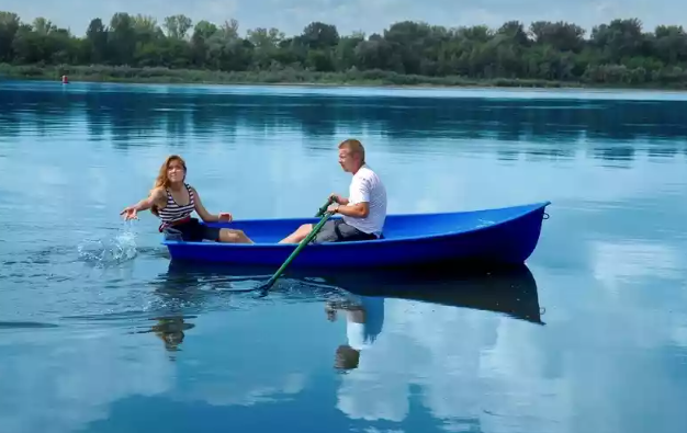 Стеклопластиковая лодка Дельфин в Евпатории