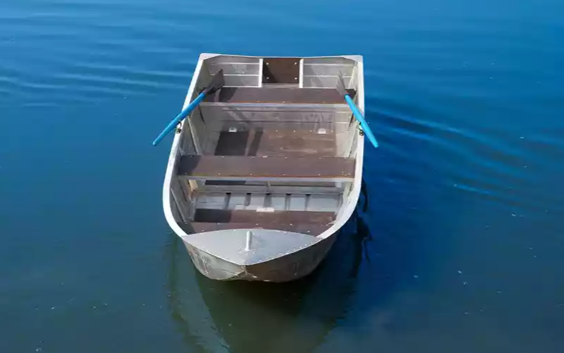 Алюминиевая лодка Вятка-Профи 37 в Евпатории