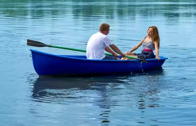 Стеклопластиковая лодка Дельфин в Евпатории