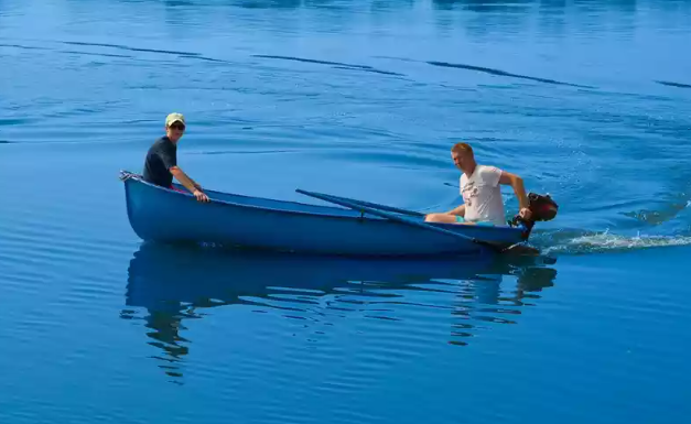 Стеклопластиковая лодка Омуль в Евпатории