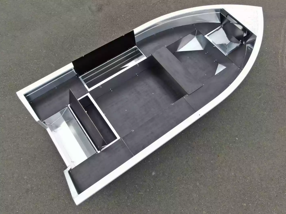 Алюминиевая лодка  Неман-420 в Евпатории