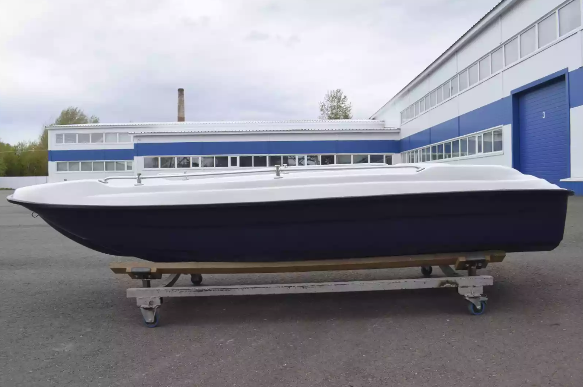 Стеклопластиковая лодка Пингвин New (тримаран) в Евпатории