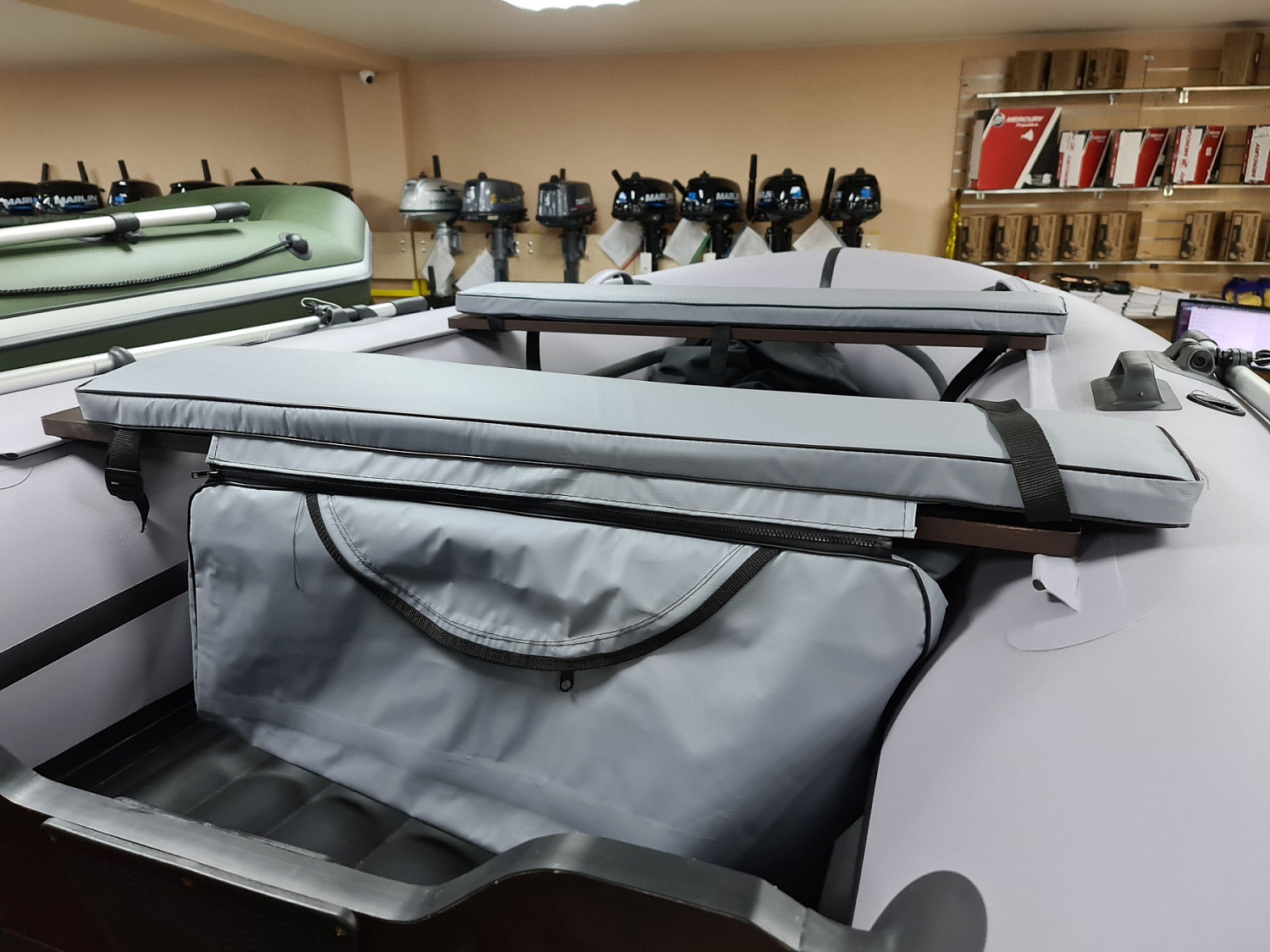 КОМПЛЕКТ МЯГКИХ НАКЛАДОК С СУМКОЙ ДЛЯ ЛОДОК 110Х20 СЕРЫЙ в Евпатории