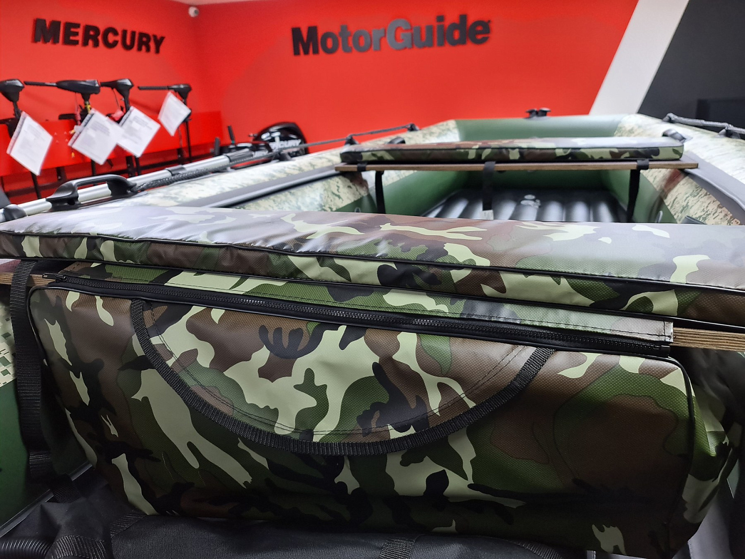 КОМПЛЕКТ МЯГКИХ НАКЛАДОК С СУМКОЙ ДЛЯ ЛОДОК 105Х20 КАМУФЛЯЖ в Евпатории